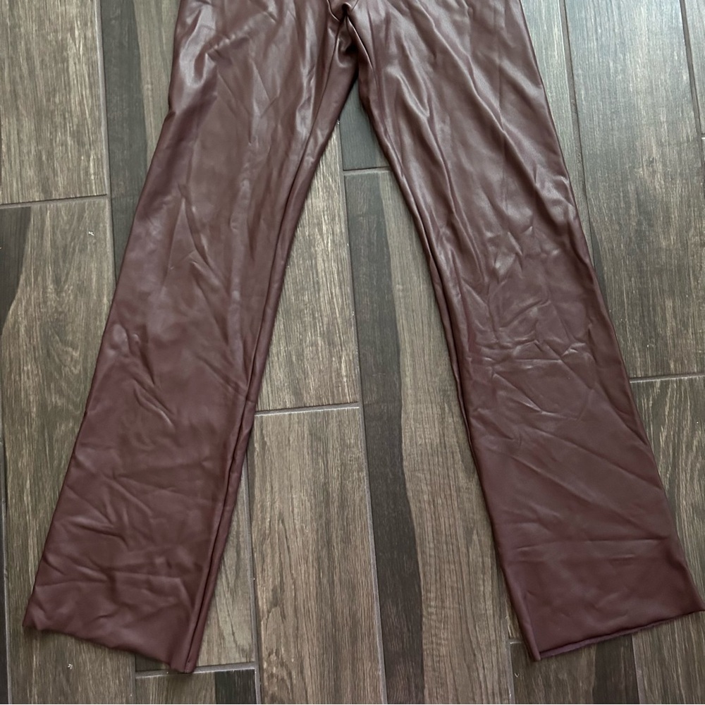SKIMS Faux Leather Seamed Boot Cut Pant in Cocoa Brown Sz L - Picture 3 of 7